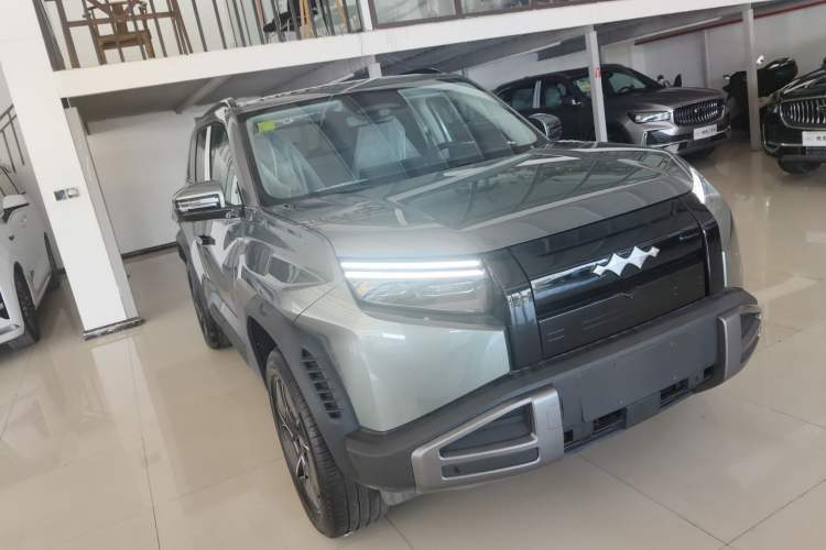 Used Formula Leopard Titanium 3 2025 501 km All-Wheel Drive Intelligent Driving Max Edition
