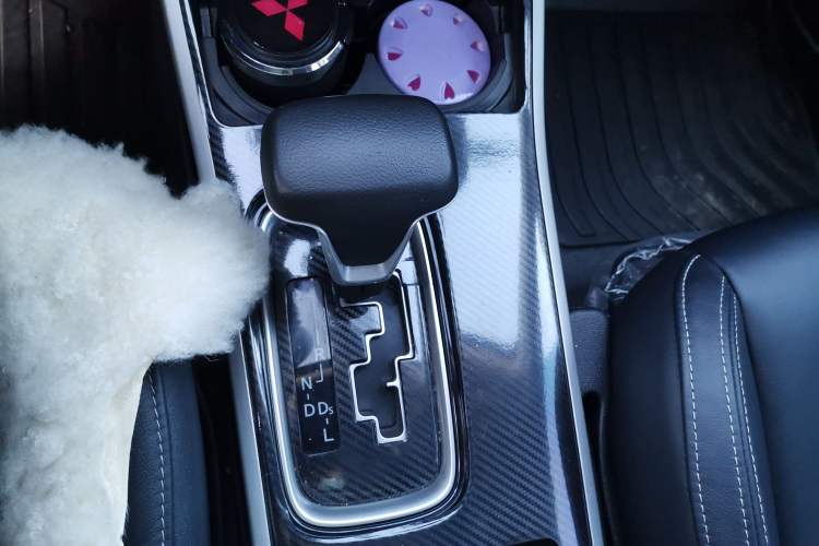 Used Mitsubishi Outlander 2020 2.0L Two-Wheel Drive Enjoyment Version 5 Seats Gear Lever