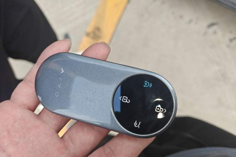 Used Hima AITO M8 2025 Extended-Range Max+ Version 53.4 kWh 6-Seater Edition Vehicle Key