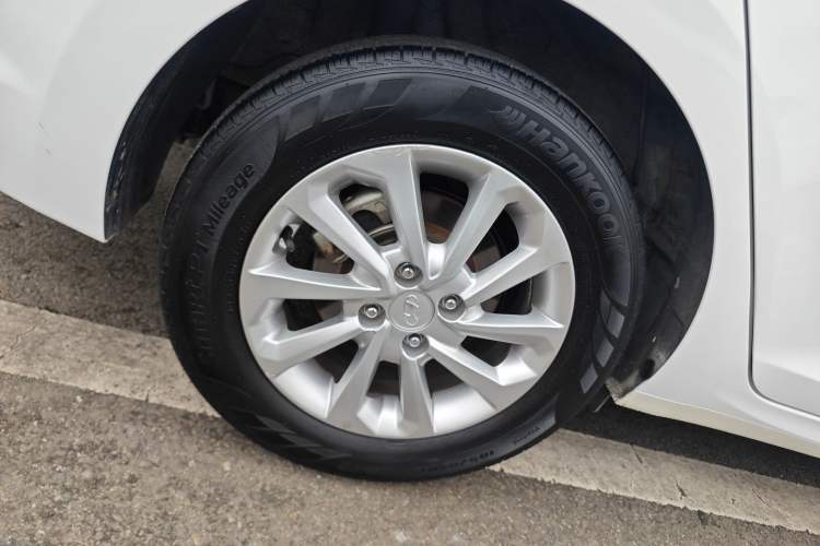 Used Hyundai Verna (new generation) 2016 1.4L Automatic Cool Edition GLS Right Rear Wheel Hub