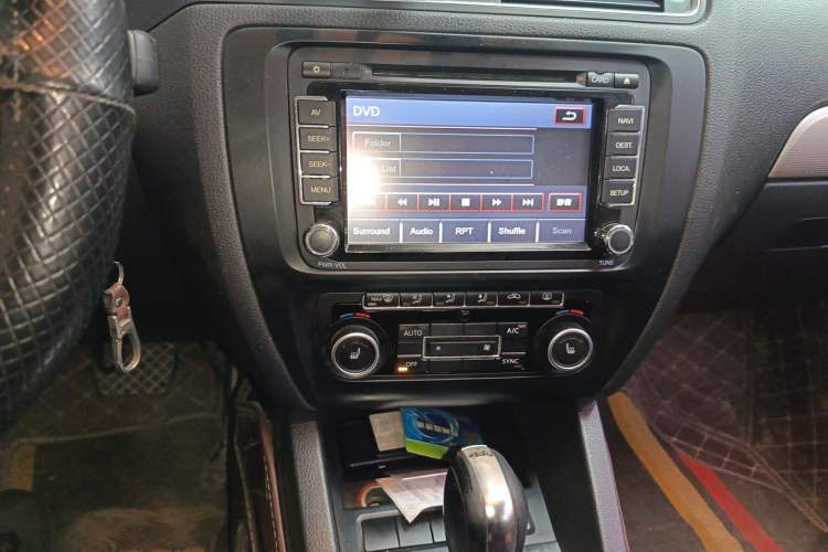 Used Volkswagen Sagitar 2012 1.4TSI Automatic Luxury Edition Audio And AC Panel