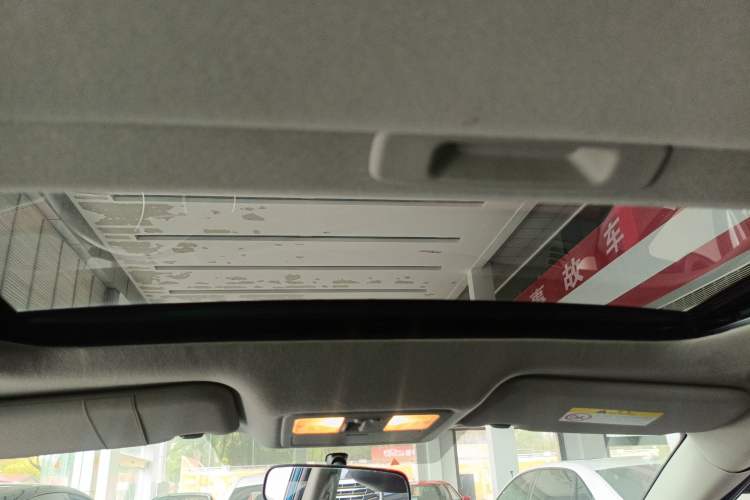 Used Nissan Lannia 2016 1.6L CVT Cool Edition Headliner