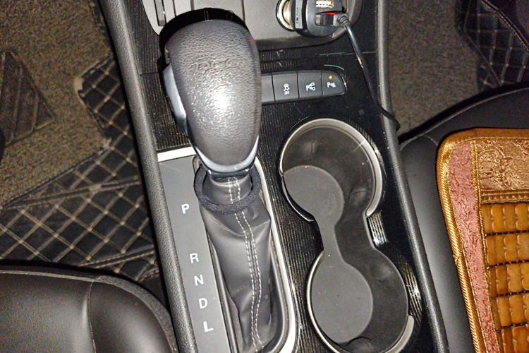 Used Buick Verano 2015 Sedan 20T Dual-Clutch Elite Model Gear Lever
