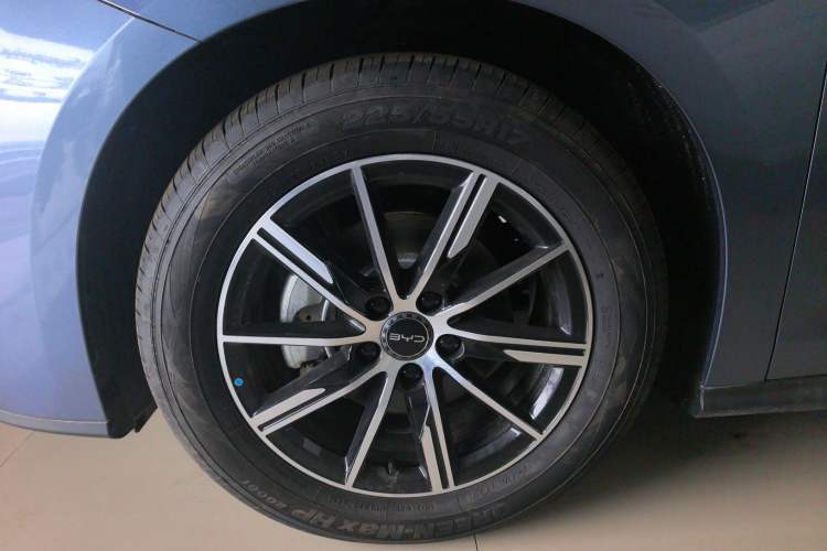 Used BYD Seal 06 New Energy 2024 DM-i 80KM Prestige Model Left Front Wheel Hub