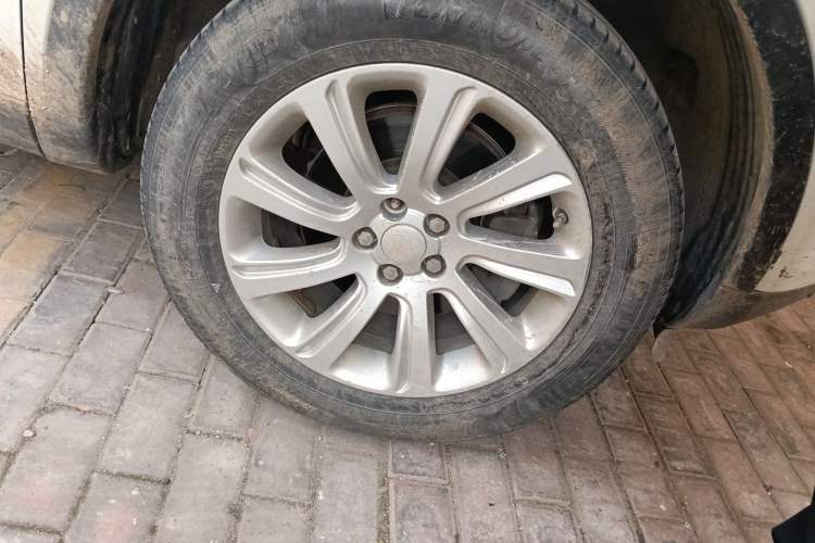 Used Land Rover Discovery Sport 2018 240 PS SE Version Right Front Wheel Hub