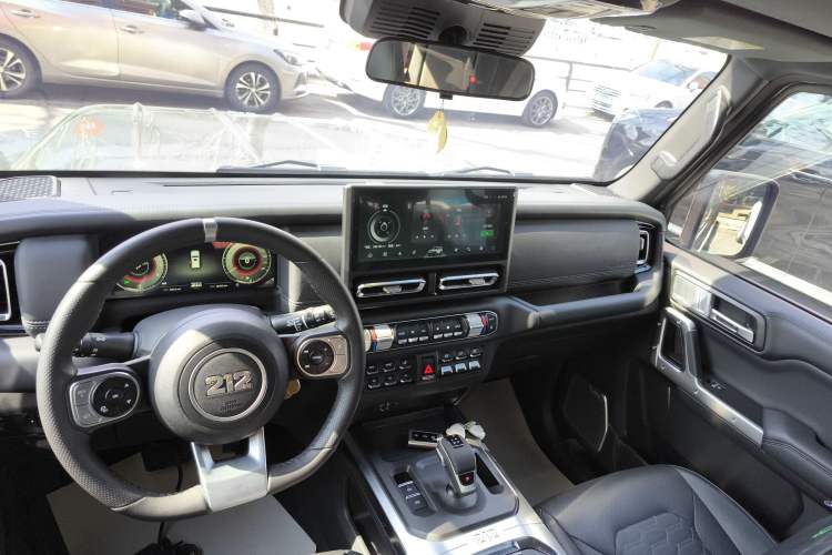 Used 212 T01 2024 2.0T Mechanic Audio And AC Panel