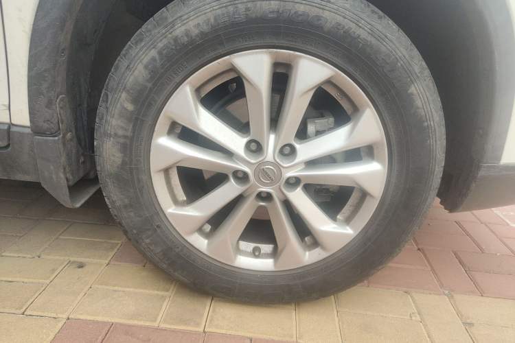 Used Nissan X-Trail 2014 2.0L CVT Comfort Edition 2WD Right Front Wheel Hub