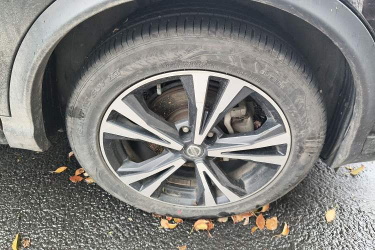 Used Nissan Qashqai 2019 2.0L CVT Luxury Edition Right Front Wheel Hub