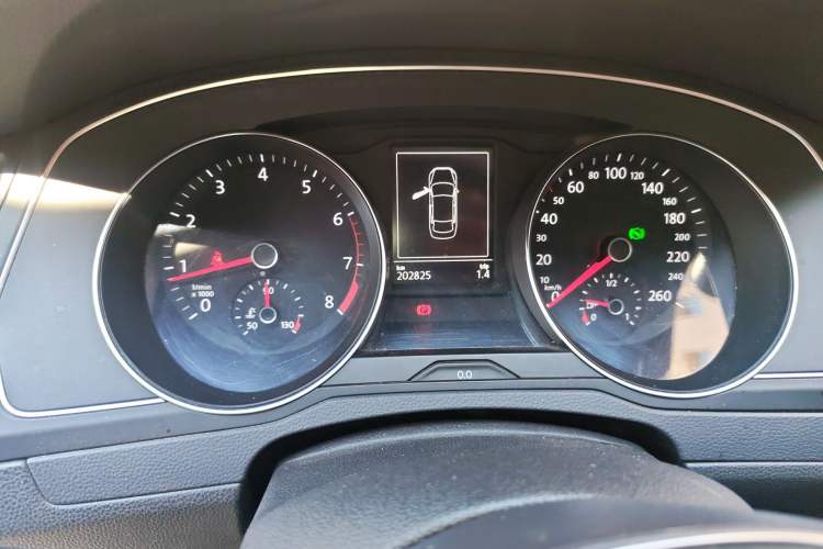 Used Volkswagen Magotan 2018 280TSI DSG Comfort Model Instrument Cluster