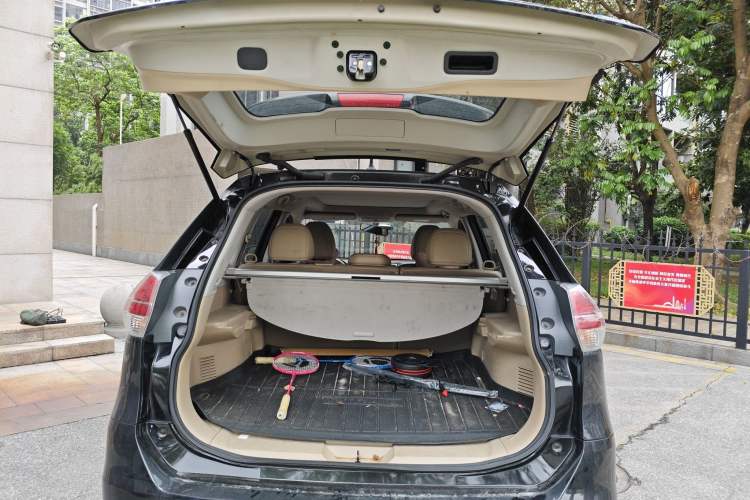 Used Nissan X-Trail 2014 2.0L CVT Comfort Edition 2WD Trunk