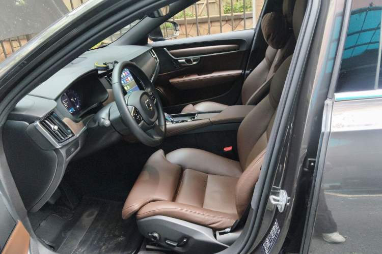 Used Volvo S90 2023 B5 Zhiyuan Luxury Edition
