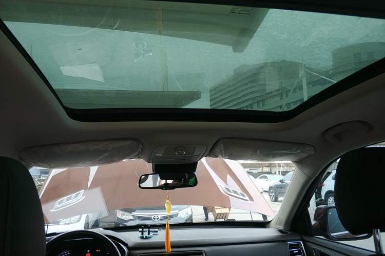 Used Roewe RX8 2018 30T Smart Connectivity Two-Wheel Drive Supreme Edition Headliner