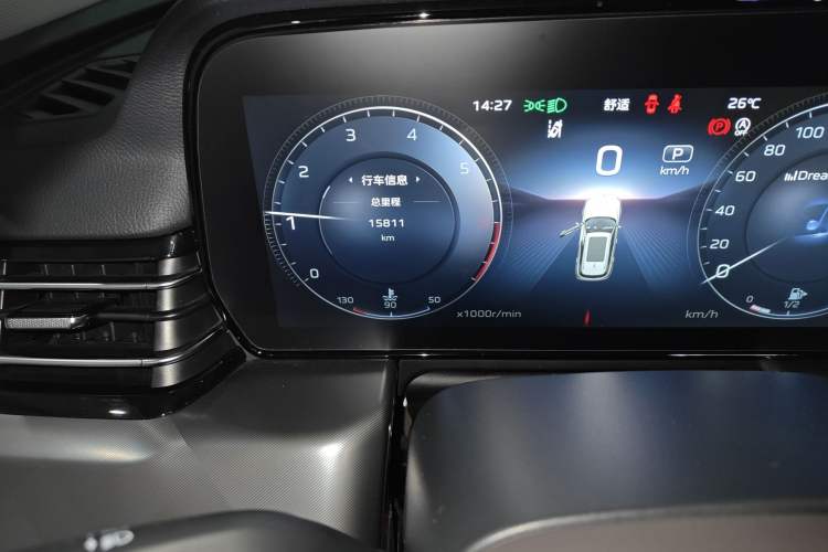 Used Hongqi HS5 2023 2.0T Qixiang Pro Edition Odometer Close Up