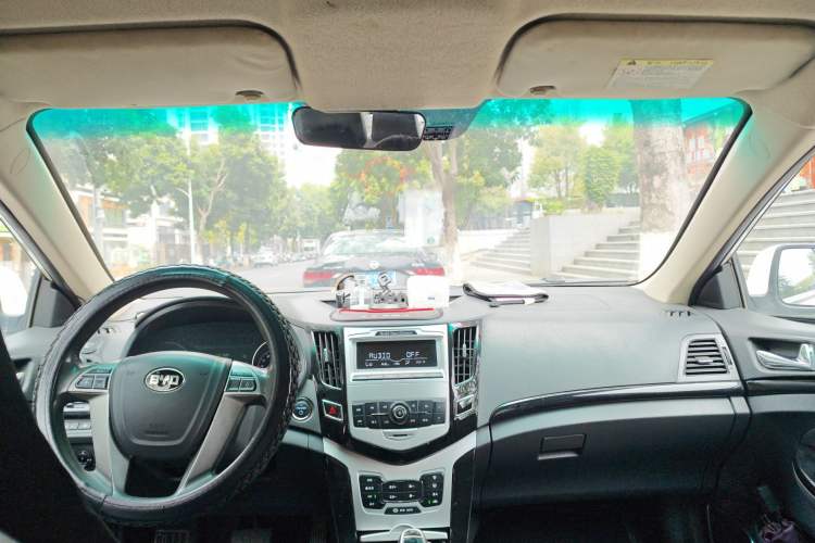 Used BYD e5 2018 450 Smart Connect Enjoyment Version
