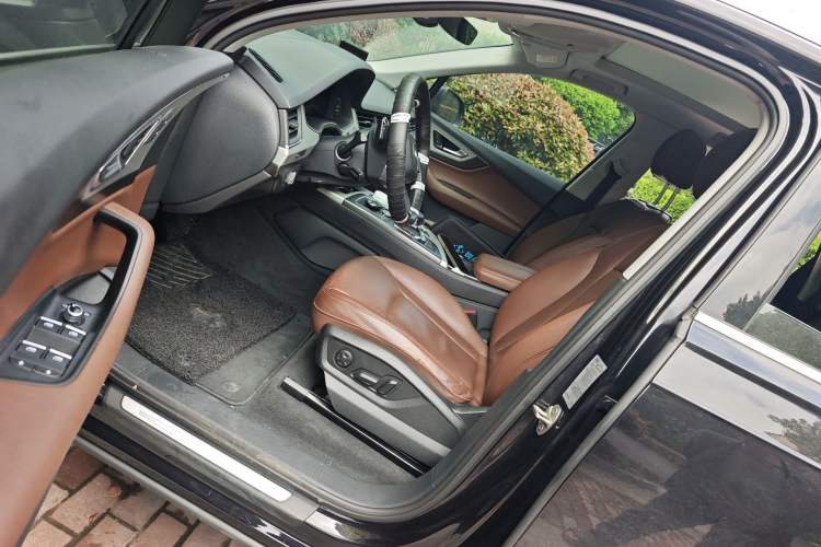 Used Audi Q7 2019 55 TFSI Technology Edition Interior 3