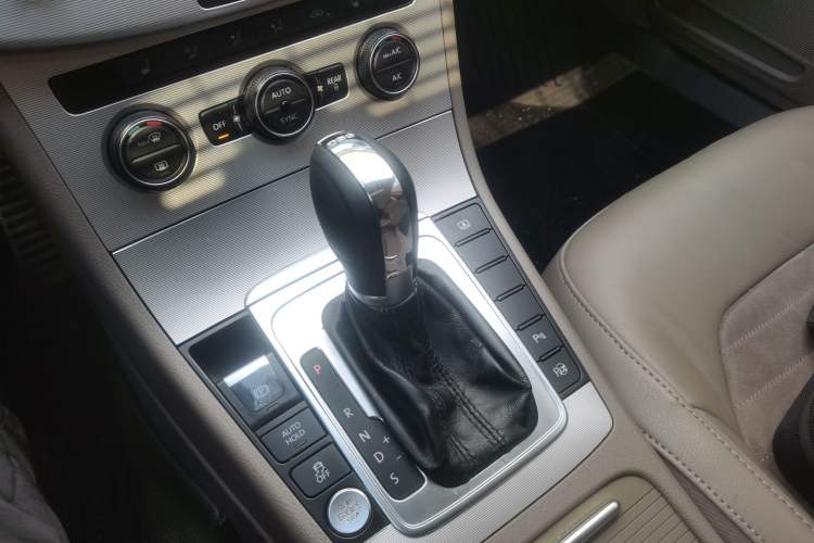 Used Volkswagen Magotan 2015 1.8TSI Prestige Model Gear Lever