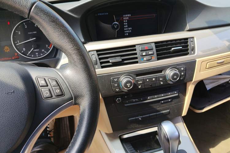 Used BMW 3 Series 2010 320i Luxury Model Audio And AC Panel