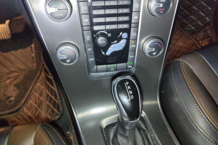 Used Volvo XC60 2015 T5 Smart Upgrade Model
