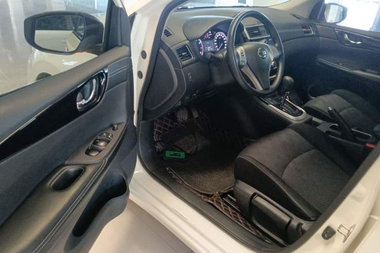 Used Nissan Tiida 2016 1.6L CVT Cool Dynamic Edition Driver Seat