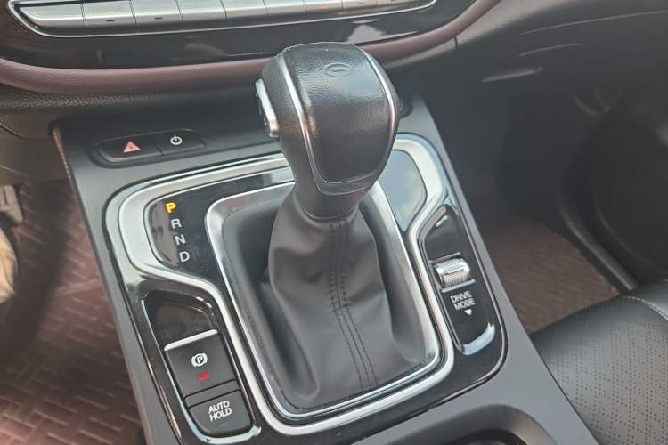 Used GAC Trumpchi M6 2021 PRO 270T Automatic Luxury Edition Gear Lever