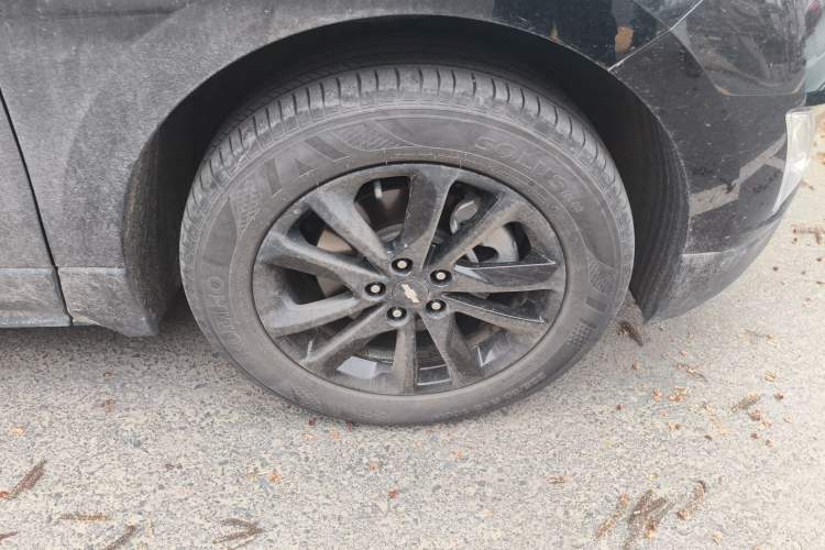 Used Chevrolet Equinox 2017 RS 550T Automatic All-Wheel-Drive Boundary Edition Right Front Wheel Hub