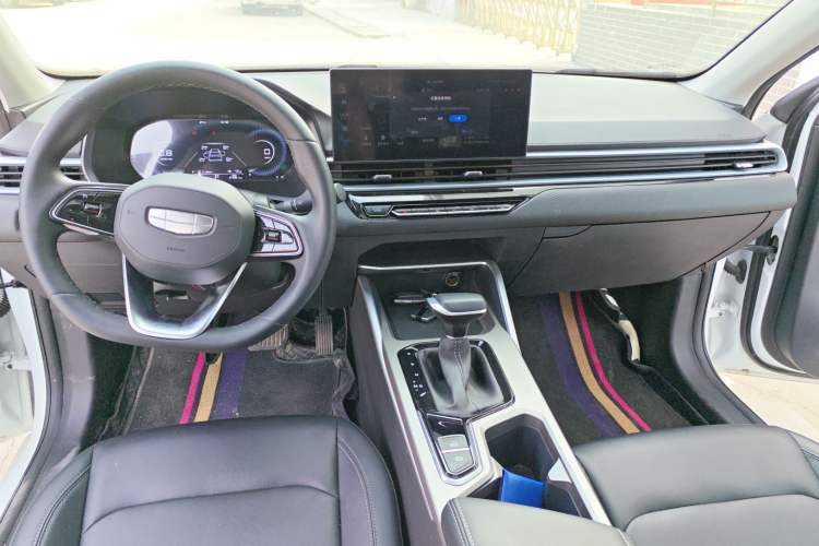 Used Geely Auto Emgrand 2025 4th Generation 1.5L CVT Luxury Version Center Console