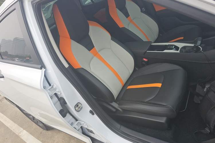 Used Dongfeng Aeolus Yixuan 2023 Mach Edition 1.5L Automatic Chasing Wind Version Right Front Seat