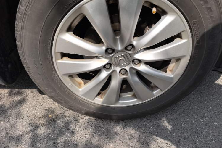 Used Honda CR-V 2016 2.0L two-wheel drive Urban Edition Right Front Wheel Hub