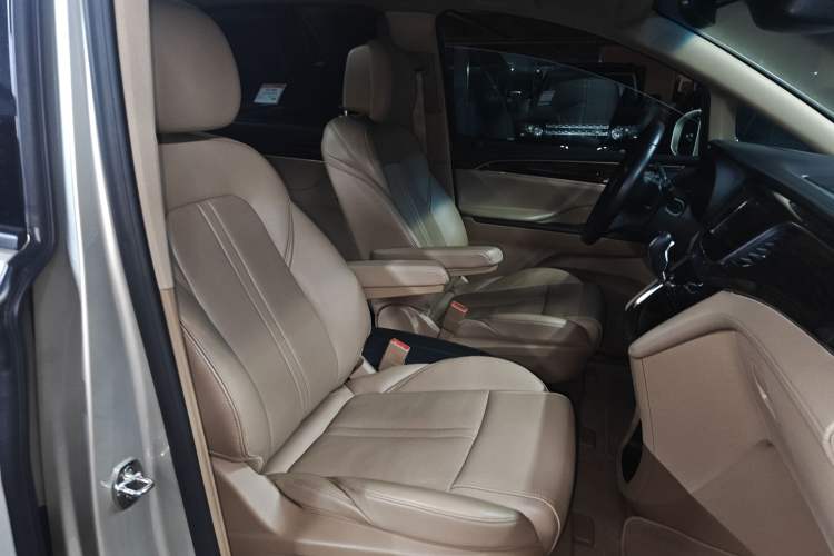 Used Buick GL8 2018 ES 28T Flagship Model China VI Standard