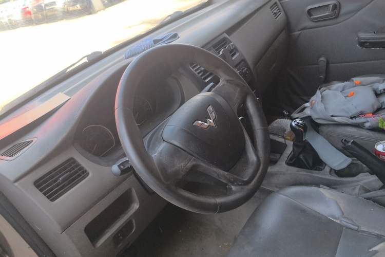 Used Wuling Rongguang V 2016 1.5L Practical Version Steering Wheel