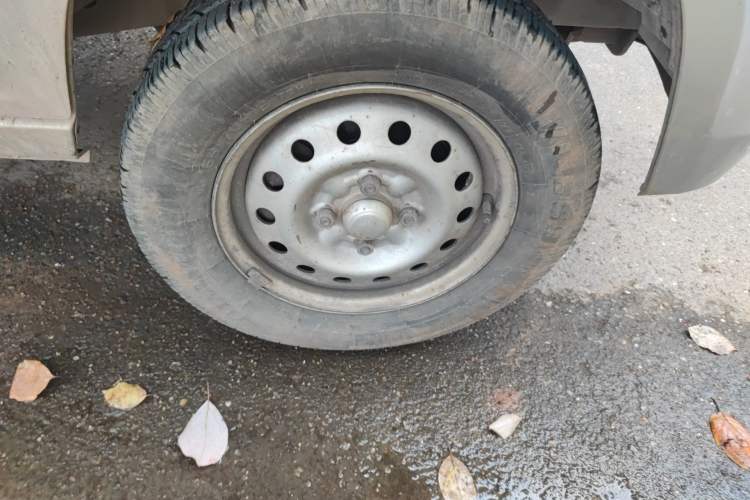 Used Wuling Zhiguang 2013 1.0L Practical Version Right Front Wheel Hub