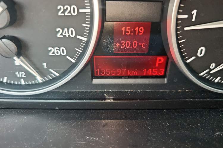 Used BMW X1 2013 sDrive18i Leading Model Odometer Close Up