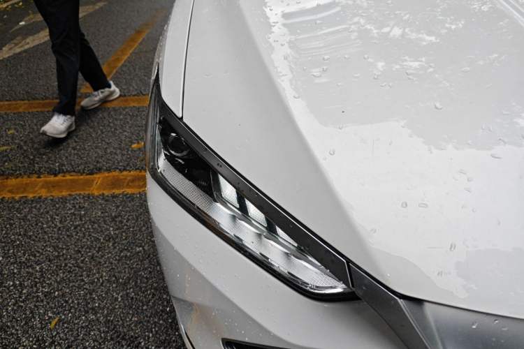 Used BYD Qin PLUS 2021 DM-i 120KM Prestige Model Right Front Headlight