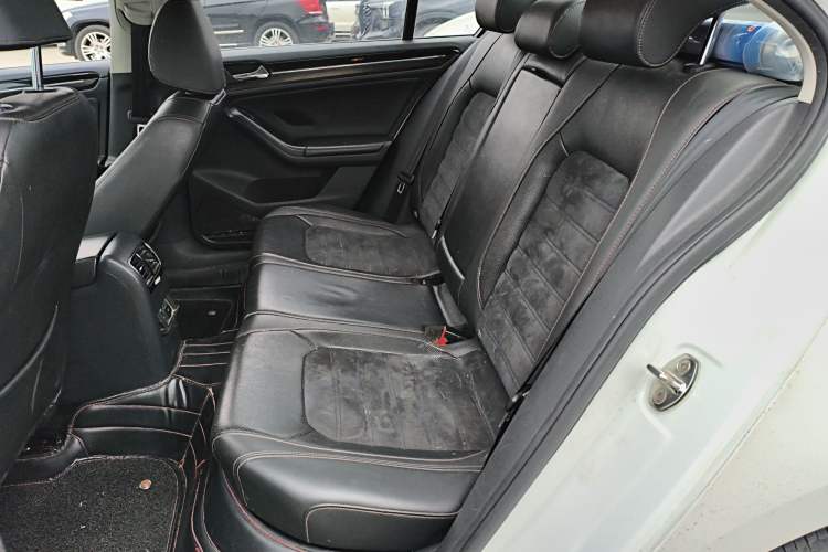 Used Volkswagen Sagitar 2015 230TSI Automatic Luxury Model Left Rear Seat