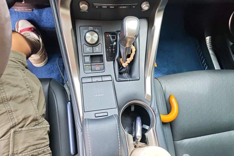 Used Lexus NX 2020 300h Front-Drive FENGSHANG Version China VI Standard
