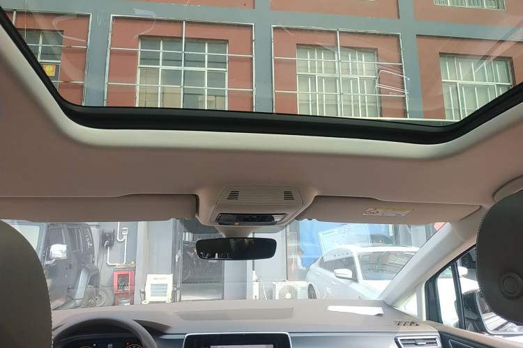 Used Volkswagen Viloran 2024 330TSI Business Edition Headliner