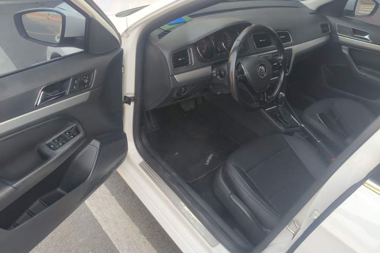 Used Volkswagen Gran Lavida 2015 1.6L Automatic Comfort Edition Driver Seat