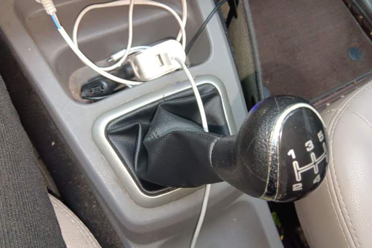 Used BAIC Weiwang M20 2014 1.5L Comfort Version BJ415B Gear Lever