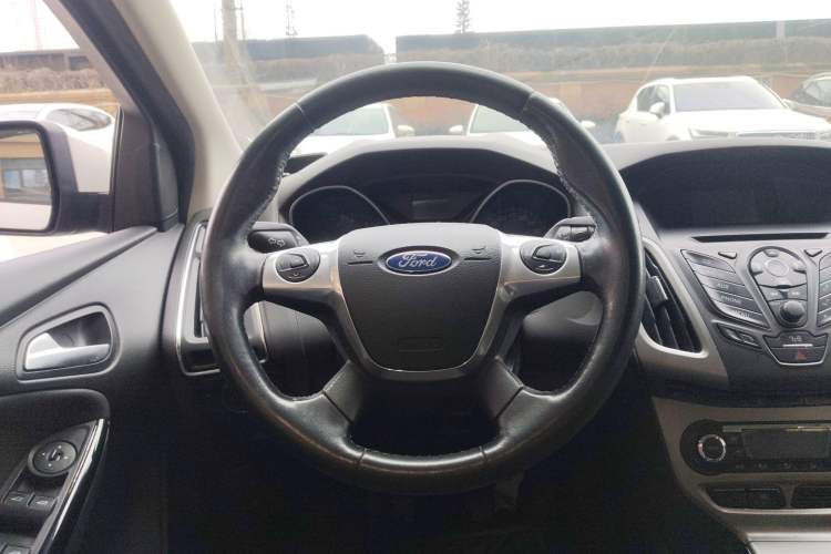 Used Ford Focus 2012 Sedan 1.6L Manual Fashion Edition
