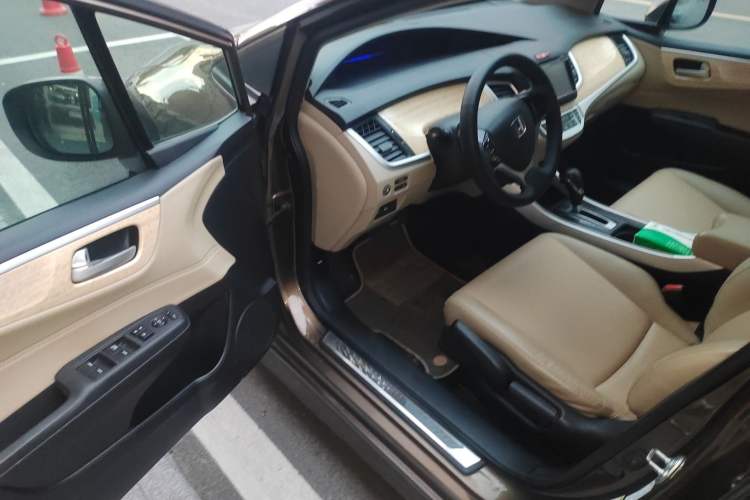 Used Honda Jade 2013 1.8L automatic Comfort version 5 seats