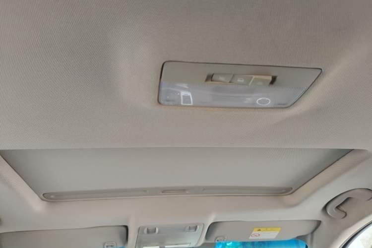 Used Chevrolet Cruze 2013 Hatchback 1.6T Automatic Flagship Model Headliner