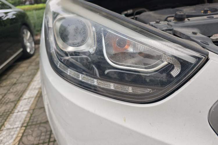 Used Hyundai ix35 2013 2.0L Automatic Two-Wheel Drive Smart GLS China IV Standard Right Front Headlight