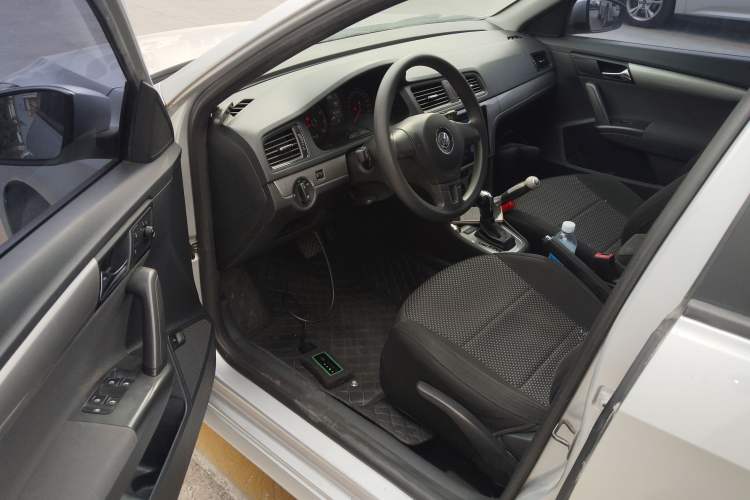 Used Volkswagen Lavida 2013 Revised Classic 1.6L Automatic Fashion Edition