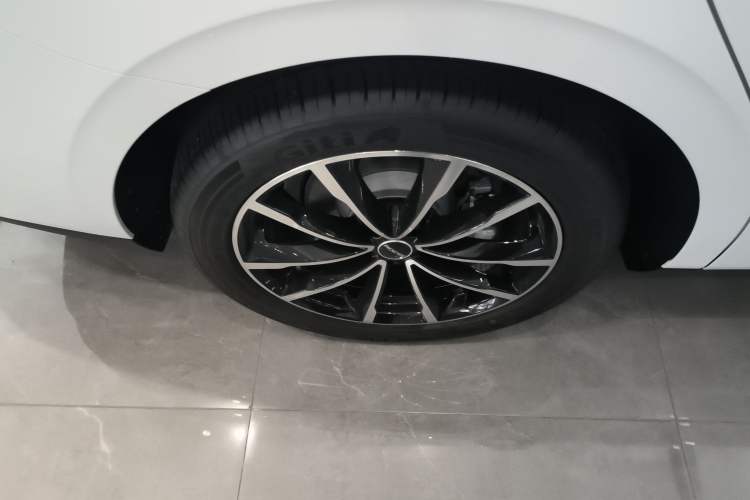 Used Roewe D7 2025 DMH 125km World Champion Edition Right Rear Wheel Hub