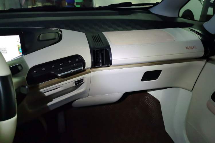 Used Baojun KiWi EV 2021 Artist Model Lithium Iron Phosphate