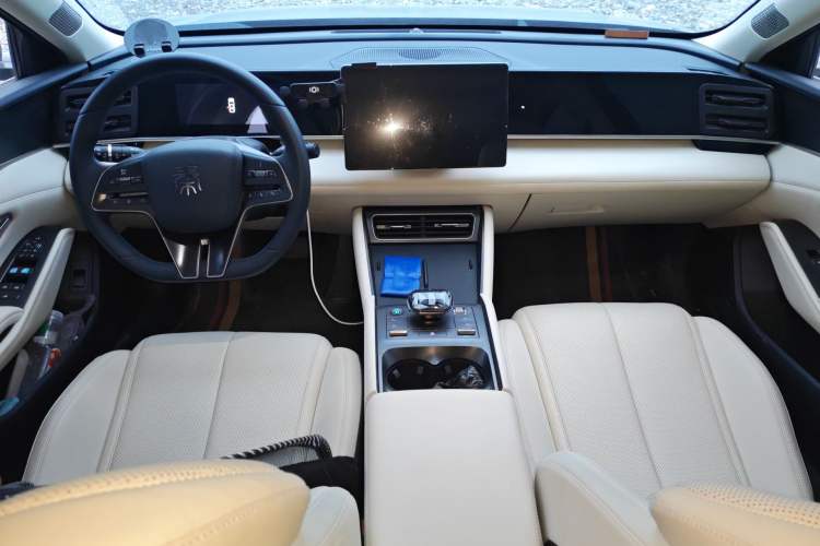 Used BYD Qin L 2024 DM-i 120KM Beyond Model Center Console