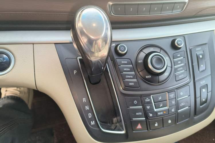 Used Buick GL8 2014 3.0L GT Luxury Business Haoya Edition Gear Lever