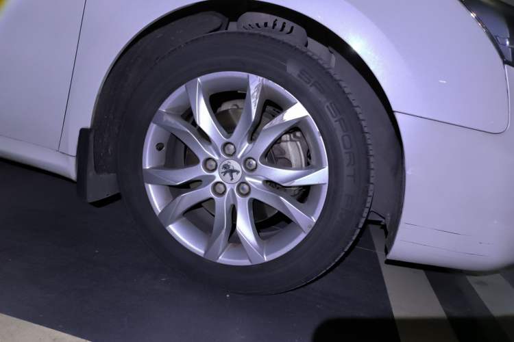 Used Peugeot 508 2012 2.0L Automatic Luxury Edition Right Front Wheel Hub