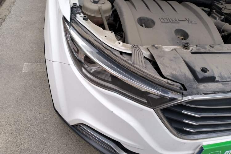 Used Bestune X40 2019 1.6L Manual Luxury Edition China V Right Front Headlight