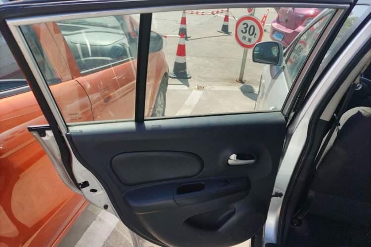 Used Venucia R50 2013 1.6L Manual Fashion Edition